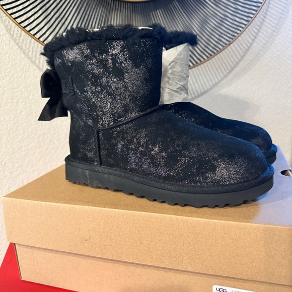 UGG Mini Bailey Bow Glimmer Faux Fur Lined Boot BNIB - Picture 2 of 8